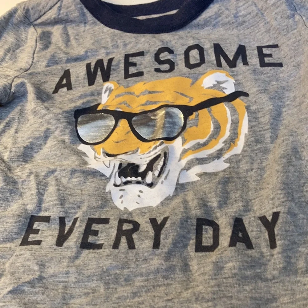 Toddler OLD navy T-shirt (3T)